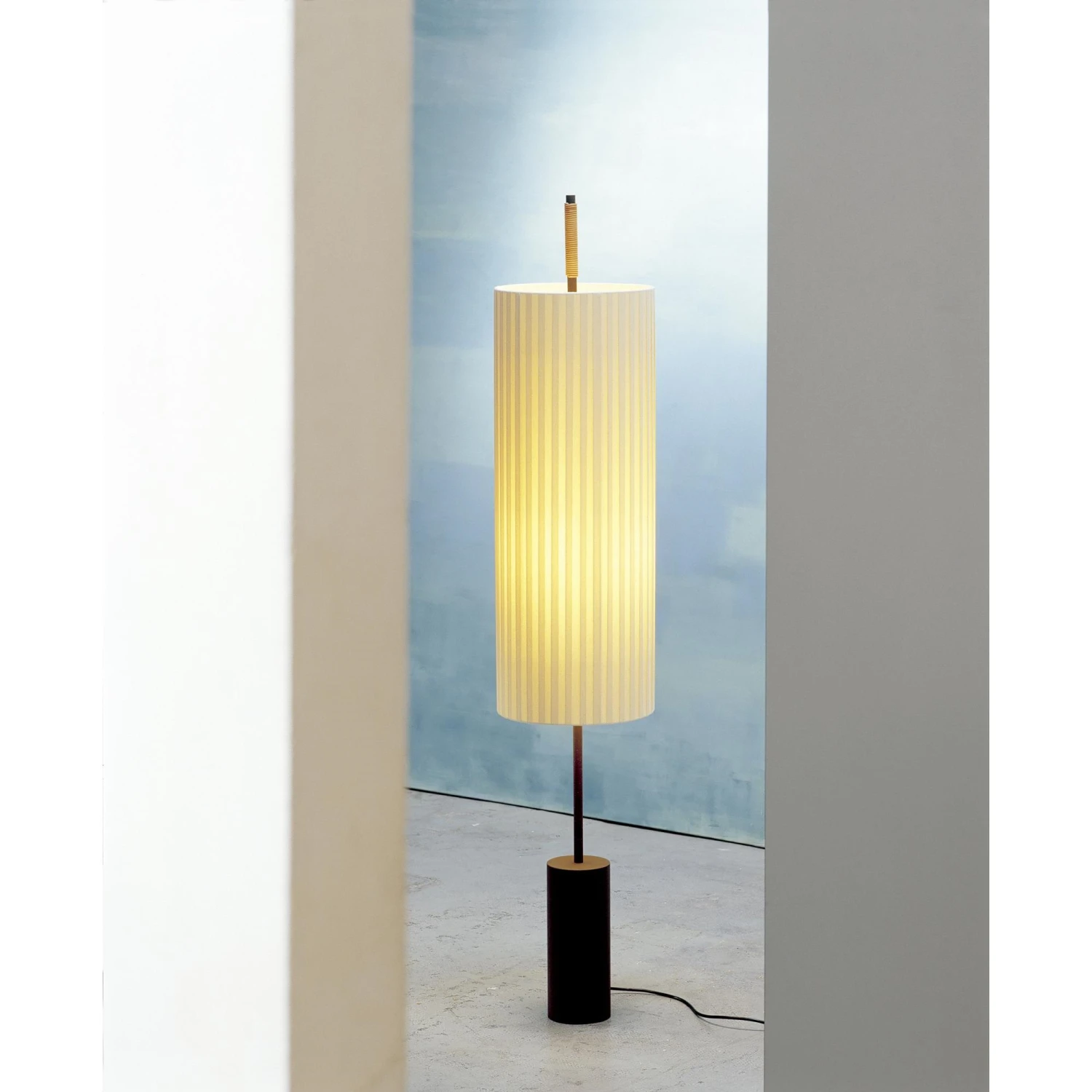 Santa & Cole Dórica Floor Lamp 5 Santa & Cole Dórica Floor Lamp - Image 3