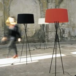 Santa & Cole Tripod G5 Floor Lamp Natural -Teddyssmith shop 00 tripodeg5 cm p