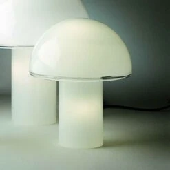 Artemide ONFALE MEDIO Table Lamp White -Teddyssmith shop Artemide Onfale Bordlampe i Glas og hvid 2 p