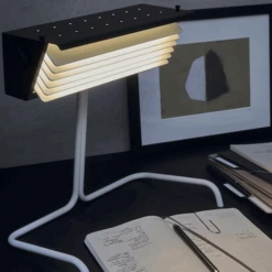 Biny 231 Table Lamp Black & White -Teddyssmith shop BINY N231 Bordlampe Miljoebillede Hvid and Sort p