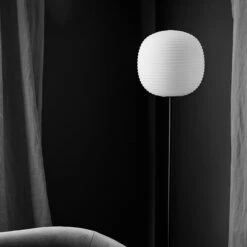 NEW WORKS Lantern Floor Lamp With Black Stem & Frosted White Opal Glas -Teddyssmith shop Newworks Lantern Miljo7 min p