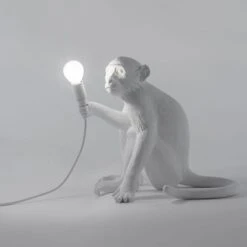 Seletti Monkey Sitting Table Lamp White 12 Seletti Monkey Sitting Table Lamp White -Teddyssmith shop Seletti Monkey Sitting Bordlampe Hvid2 p