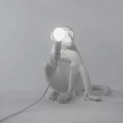 Seletti Monkey Sitting Table Lamp White 13 Seletti Monkey Sitting Table Lamp White -Teddyssmith shop Seletti Monkey Sitting Bordlampe Hvid3 p
