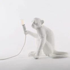Seletti Monkey Sitting Table Lamp White 10 Seletti Monkey Sitting Table Lamp White -Teddyssmith shop Seletti Monkey Sitting Bordlampe Hvid4 p