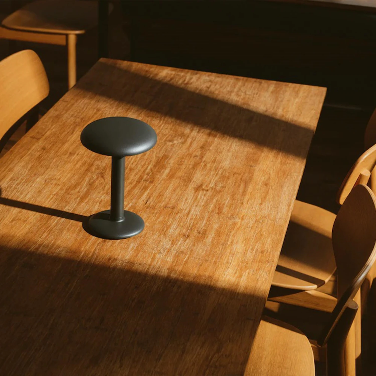 Flos Gustave Transportable Table Lamp Green 2700K 4 Flos Gustave Transportable Table Lamp Green 2700K - Image 2