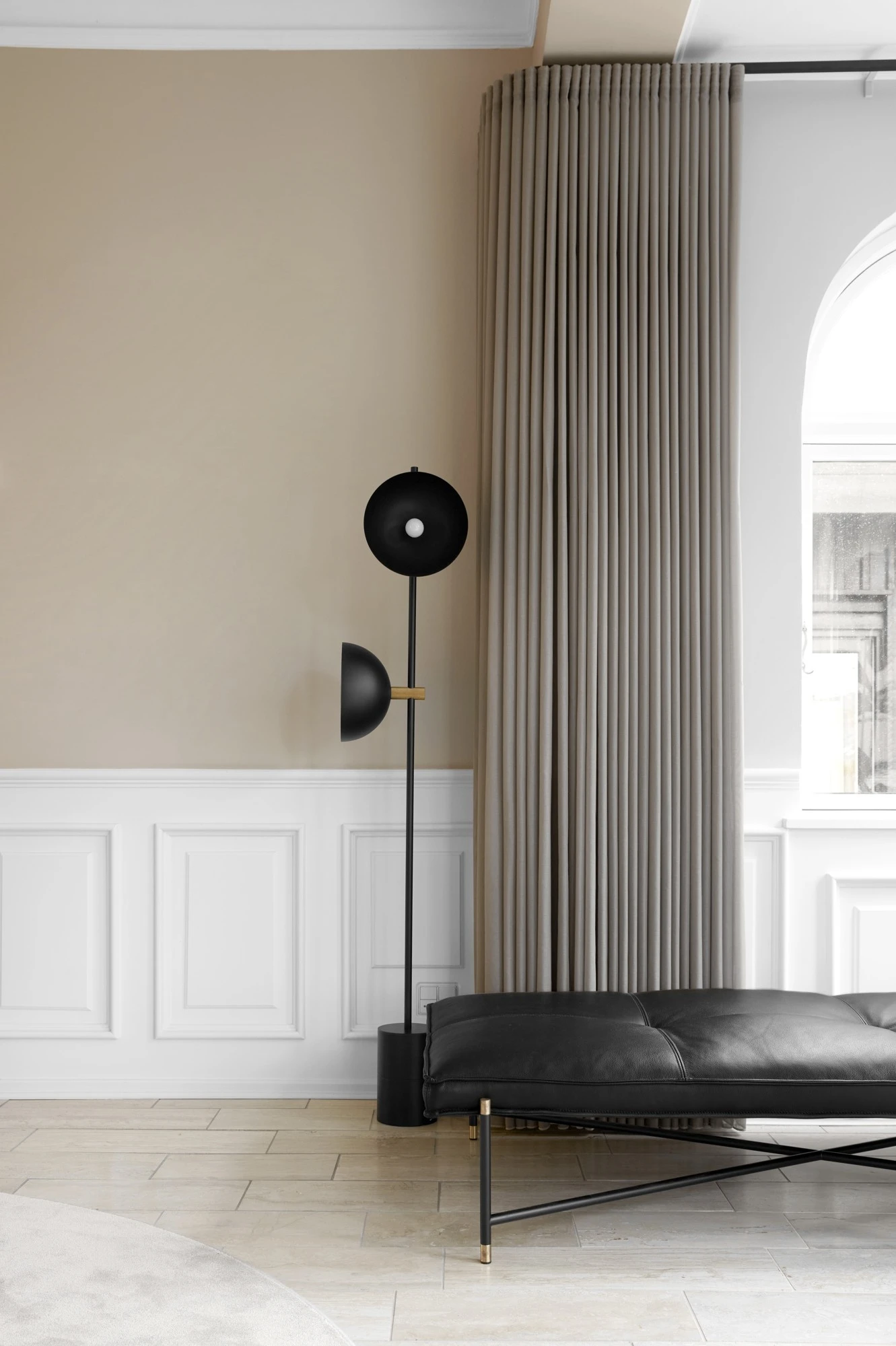 Handvärk Studio Floor Lamp Black & Brass 4 Handvärk Studio Floor Lamp Black & Brass - Image 2