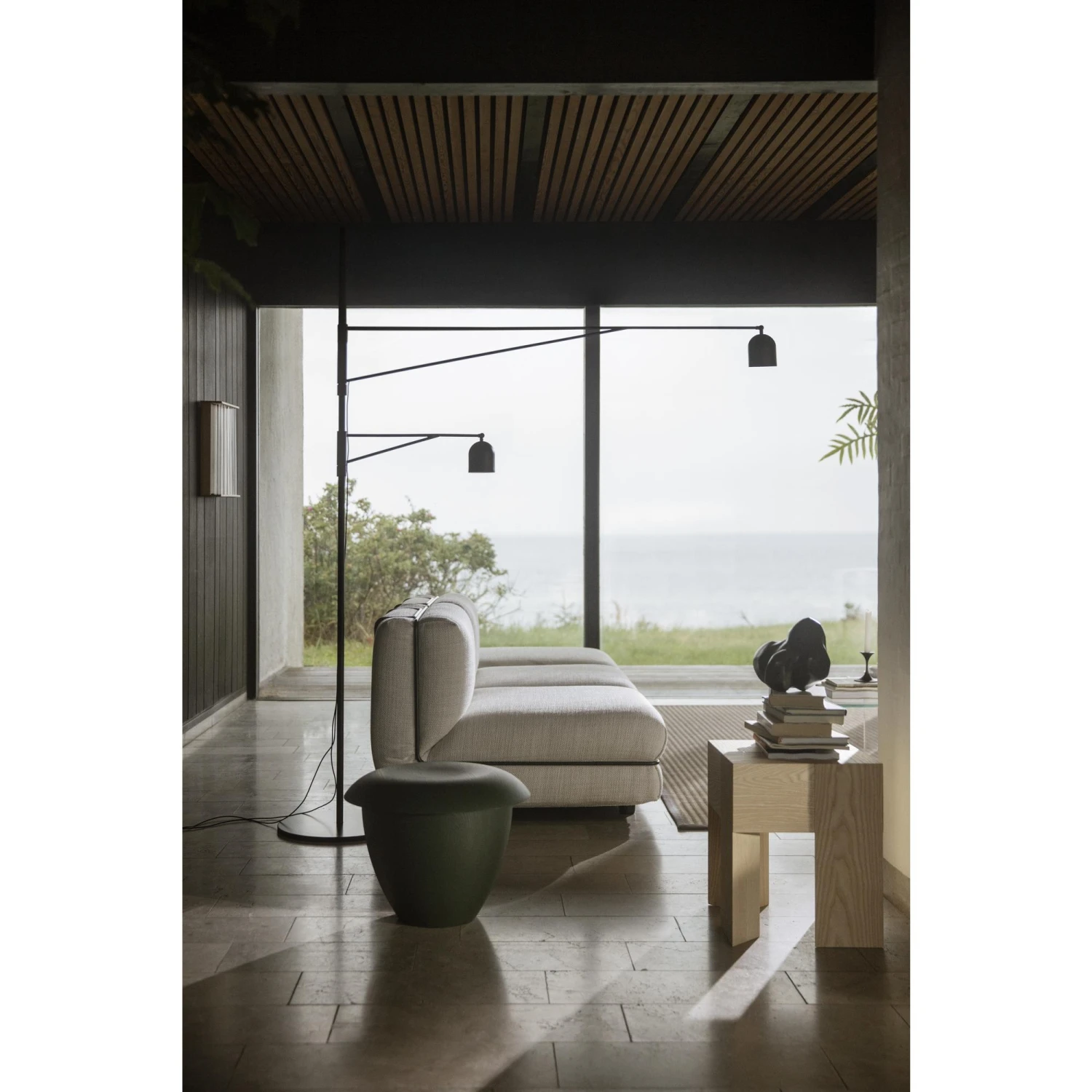 Karakter Awkward Light Floor Lamp Black 5 Karakter Awkward Light Floor Lamp Black - Image 3