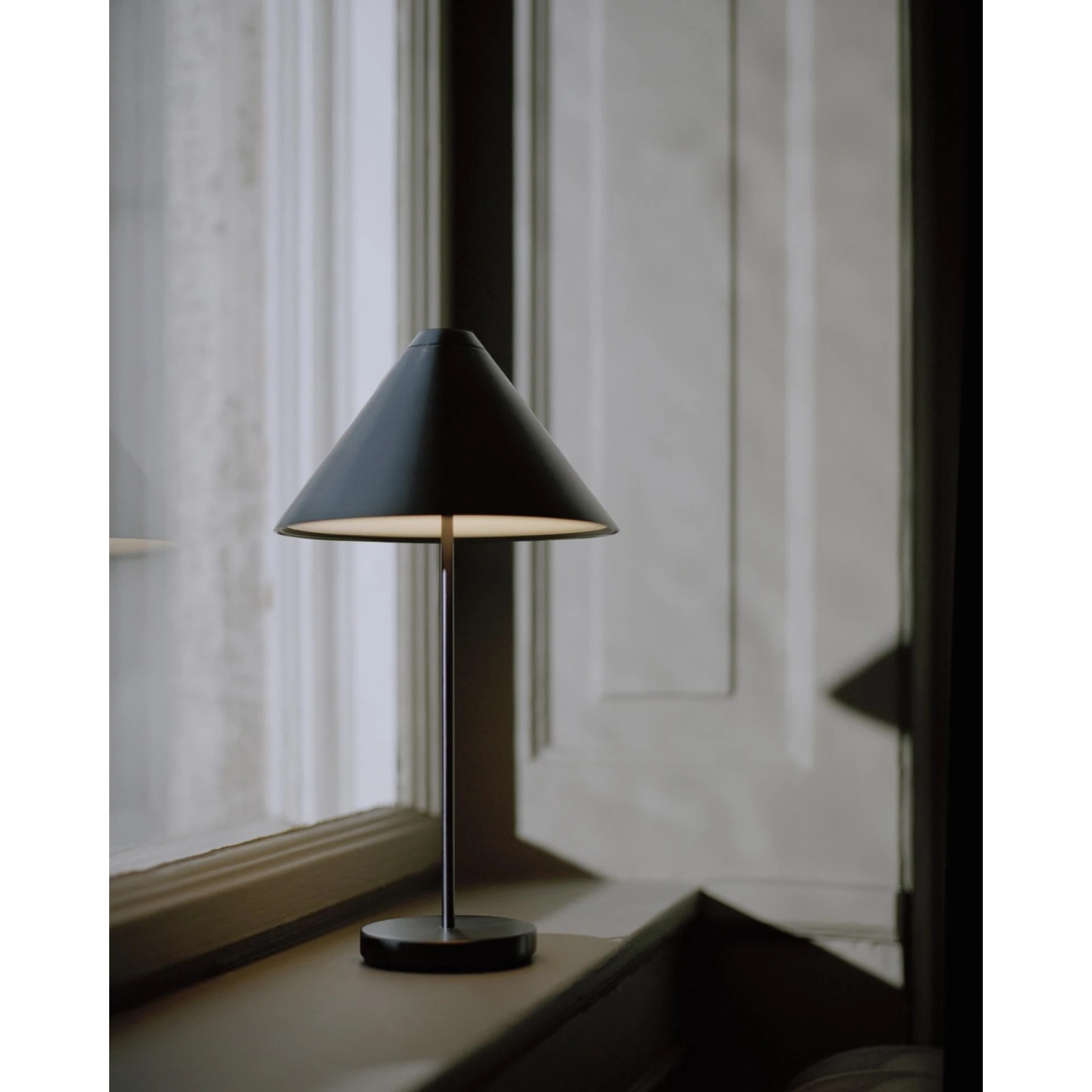 New Works Brolly Portable Lamp Black 11 New Works Brolly Portable Lamp Black - Image 9