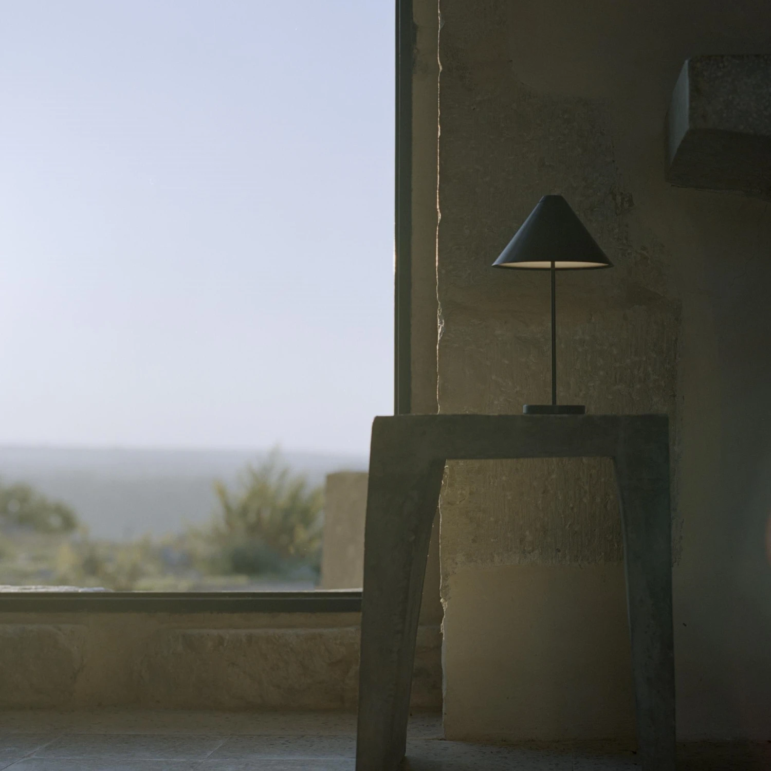 New Works Brolly Portable Lamp Black 6 New Works Brolly Portable Lamp Black - Image 4