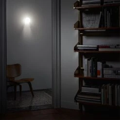 Foscarini Satellight Wall Lamp White -Teddyssmith shop satelight parete vaeglampe miljoebillede03 p