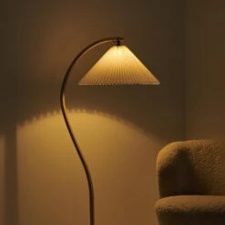 GUBI Timberline Floor Lamp Oak And Birch/ White -Teddyssmith shop timberline concept fall 22 01 p