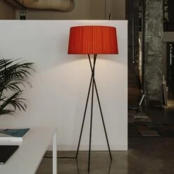Santa & Cole Tripod G5 Floor Lamp Natural -Teddyssmith shop tripodeg5 salva lopez santacole 2018 dsf5925 p