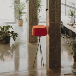 Santa & Cole Tripod G5 Floor Lamp Natural -Teddyssmith shop tripodeg5 salva lopez santacole 2018 dsf5977 p