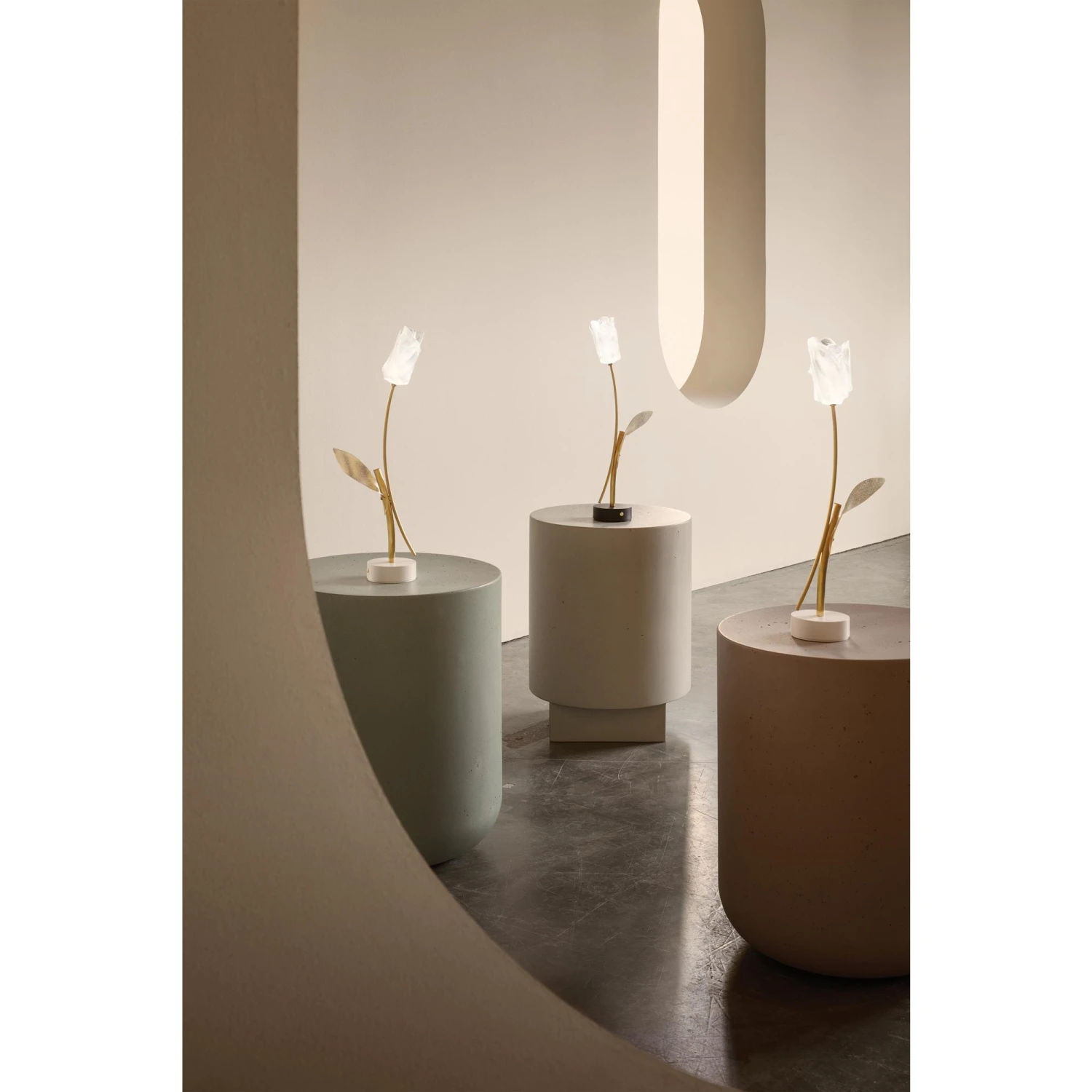 SLAMP Tulip Portable Lamp Transparent/ Black Base 4 SLAMP Tulip Portable Lamp Transparent/ Black Base - Image 2