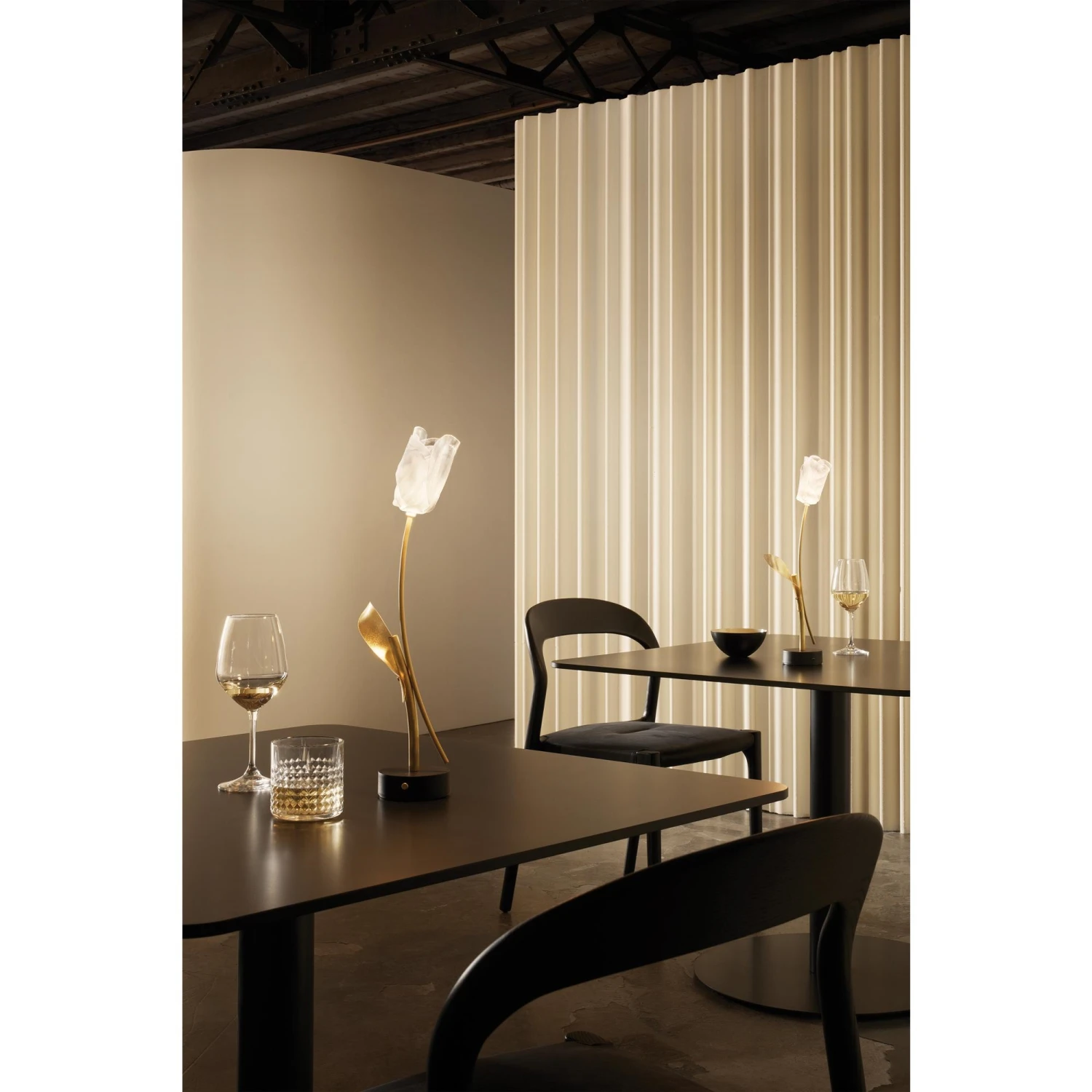 SLAMP Tulip Portable Lamp Transparent/ Black Base 5 SLAMP Tulip Portable Lamp Transparent/ Black Base - Image 3